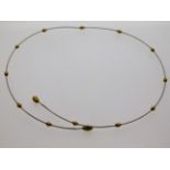 A white & yellow metal choker, 4.2g