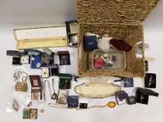 A quantity of mostly costume jewellery including a