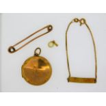 A 9ct gold scarf pin, a 9ct gold pearl pendant & a
