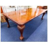 A Victorian extending mahogany dining table with b