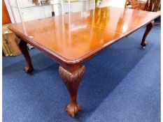 A Victorian extending mahogany dining table with b