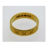 An 18ct gold band, size H/I, 2.8g