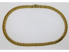 A ladies 9ct gold Pobjoy necklace, (LENGTH to foll
