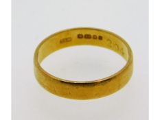A 22ct gold band, size L, 2.89g