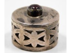 A miniature silver keepsake box, 7.6g, 22mm diamet