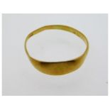 An antique yellow metal ring, electronically tests