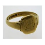 A 9ct gold signet ring, size V/W, 5.16g