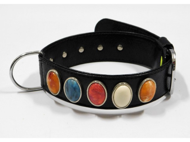 A leather bejewelled dog collar, 22in long