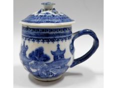 An 18thC. Chinese porcelain custard pot & cover, s