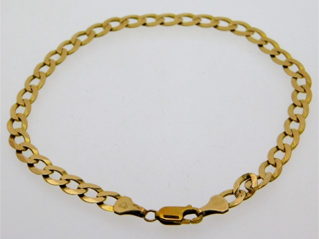 A 9ct gold curb bracelet, 9.5in long, 6.9g