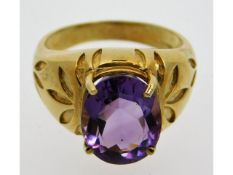 A 9ct gold ring set with amethyst, size O, 5.5g