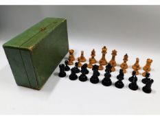 A vintage boxwood chess set with later box, king 3