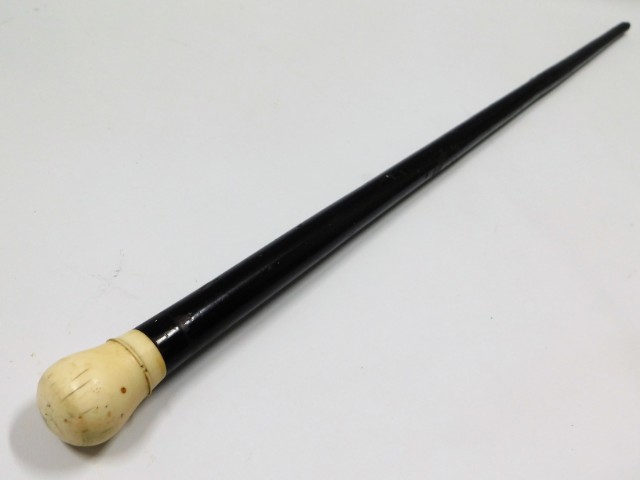 A gentleman's 19thC. ivory topped ebonised cane, 3