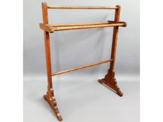 An Edwardian stained towel rack, 31.5in high x 26i