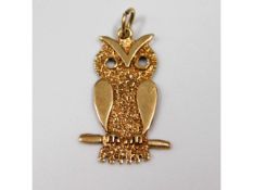 A 9ct gold owl pendant, 1.2g