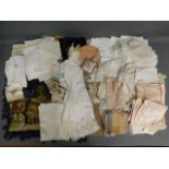 A quantity of linen & other textiles