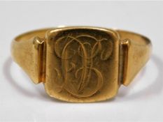 An 18ct gold signet ring, 3.7g