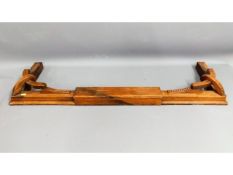 An extendable wooden fireside fender, 46-56in, 14.