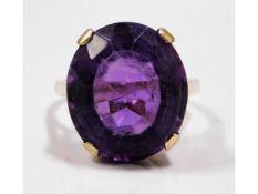 A 9ct gold amethyst ring, 5.8g, size N