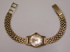 A ladies 9ct gold Tissot wristwatch, 17g