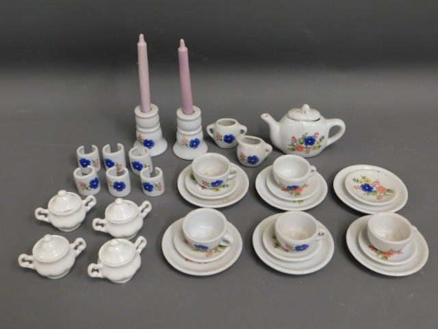 A child's tea set