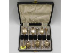 A cased set of 1909 Sheffield silver teaspoons in