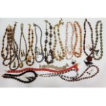 A quantity of costume jewellery items