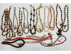 A quantity of costume jewellery items