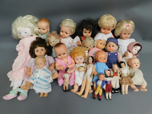 A quantity of 23 mixed dolls including Palitoy, Pl