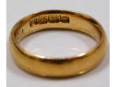 A 22ct gold band, size L/M, 6.2g