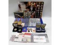 A quantity of mixed collectors coins & crowns with