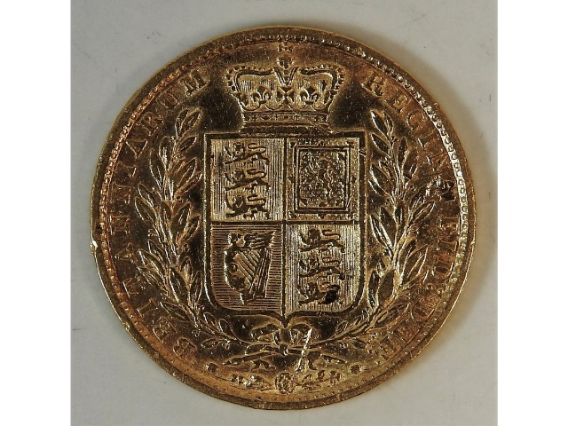 A Victorian 1860 full gold sovereign, 7.95g