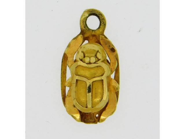 A yellow metal scarab beetle pendant, electronically tests as 18ct gold, 0.8g, 13mm high