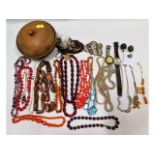 A quantity of vintage costume jewellery items & wa
