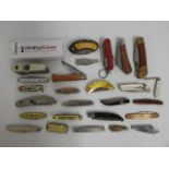 A selection of mixed pocket knives including one s