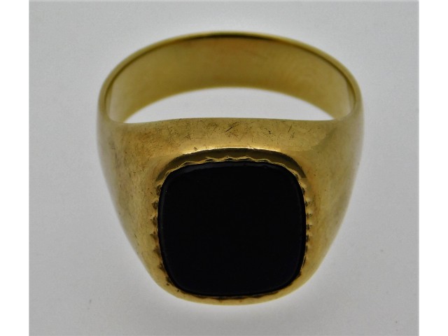 A gents yellow metal signet ring, tests electronically as 9ct gold gold, set with onyx, size W, 9.05