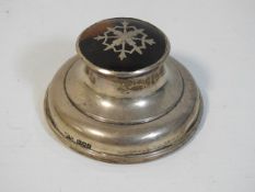 A London silver inkwell, rubbed maker mark, set wi
