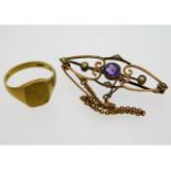 A 9ct gold brooch set with amethyst & pearl, a/f,