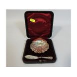 A cased 1897 Sheffield silver caviar shell & knife