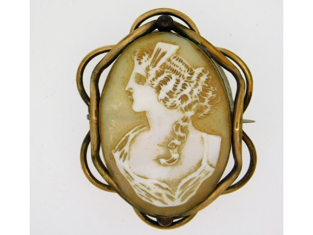 An antique cameo brooch, 44mm high