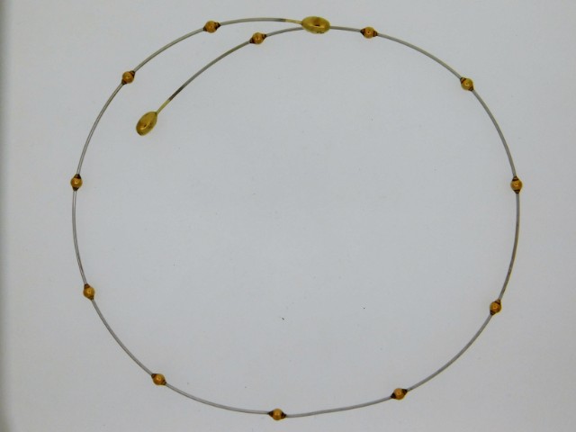 A white & yellow metal choker, electronically tests as 9ct gold, 4.2g