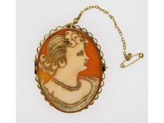 A 9ct cameo brooch, 43mm high, 10.1g