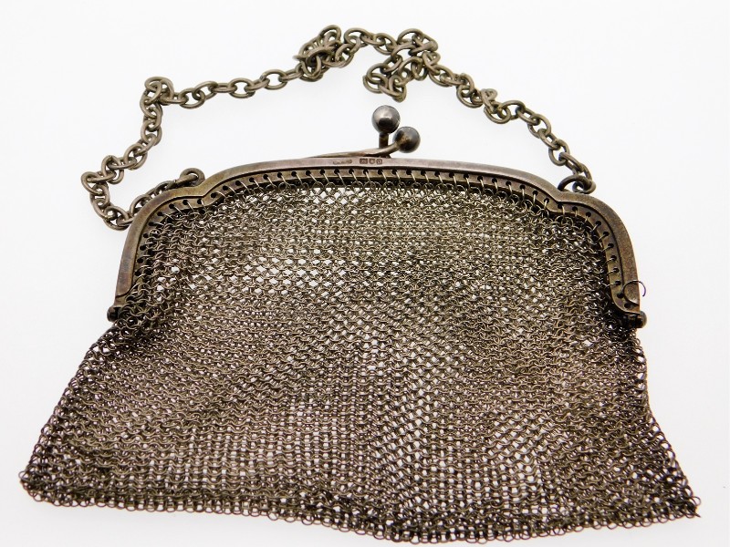 A Sheffield silver purse, date mark for 1915, 68.9
