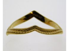 A 9t gold wishbone ring, 1.6g, size O