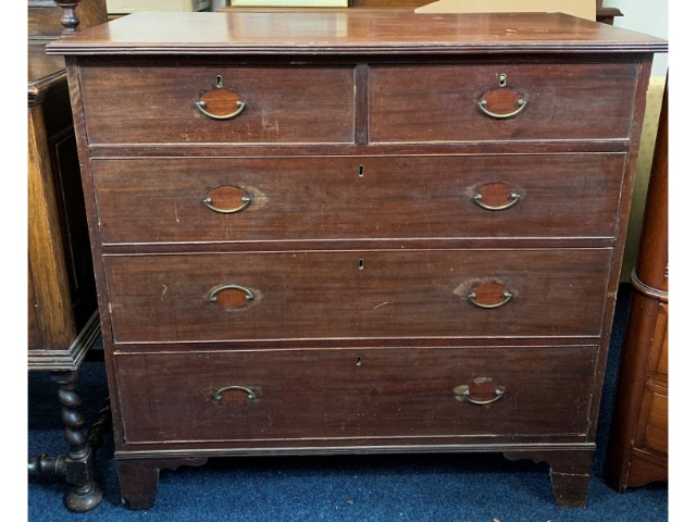 An early 19thC. chest of drawers, 42.25in wide x 4