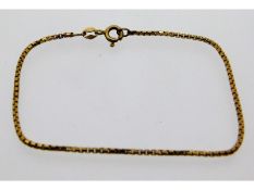 A 9t gold box chain bracelet, 7.75in long, 2.8g