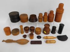 A quantity of mixed treen & apothecary bottle hold
