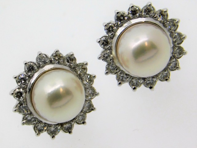 A pair of 18ct white gold & diamond earrings set w