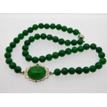 A modern silver mounted jade necklace, 18in long