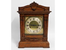 An oak cased mantle clock with brass dial, 11.25in